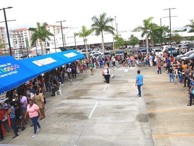 Noticia Radio Panamá | Más de 30 mil panameños se vacunaron durante este fin de semana
