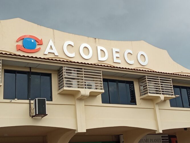 Featured image for “Detienen a tres funcionarios de Acodeco por supuestas coimas”