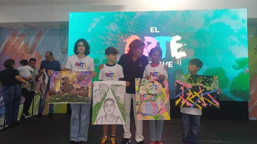 Noticia Radio Panamá | Más de 200 niños pintaron el Panamá de sus sueños junto a Olga Sinclair