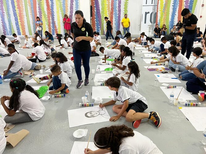 More than 200 children painted the Panama of their dreams together with Olga Sinclair