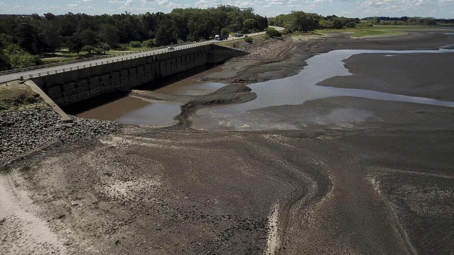Featured image for “Uruguay enfrenta serios desafíos por falta de agua en la capital”