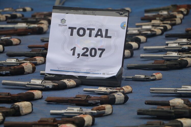 Featured image for “Panamá recibe certificación por la OEA por buenas prácticas en destrucción de armas”