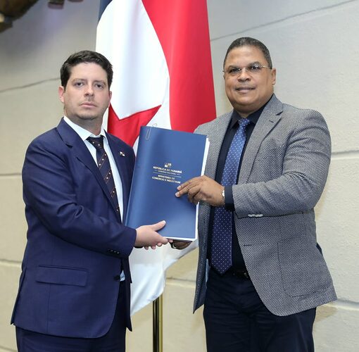Noticia Radio Panamá | Presentan contrato minero ante el pleno Legislativo