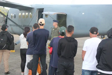 Noticia Radio Panamá | Autoridades panameñas deportan a 12 colombianos que ingresaron ilegalmente al país