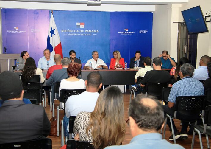 Noticia Radio Panamá | Minsa acuerda crear cuatro mesas de trabajo con gremios médicos