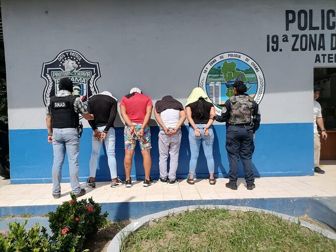 Noticia Radio Panamá | Aprehenden a cuatro personas en San Carlos con droga,  arma y municiones