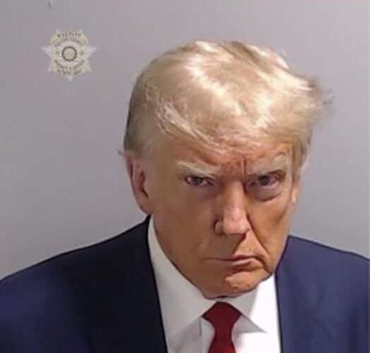 Featured image for “Donald Trump pasará a la historia como el primer expresidente de E.E.U.U en ser fichado y con una foto policial”