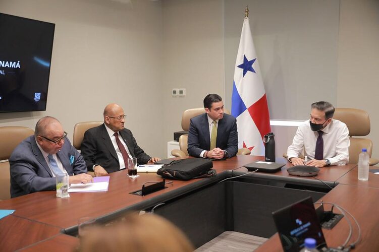 Noticia Radio Panamá | Presidente Cortizo Cohen recibe informe de abastecimiento de medicamentos en la CSS y el Minsa