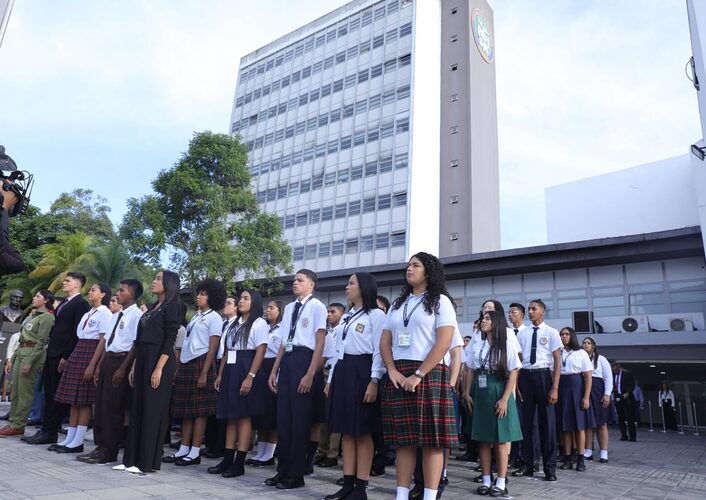 Noticia Radio Panamá | Estudiantes de colegios oficiales presiden la asamblea juvenil