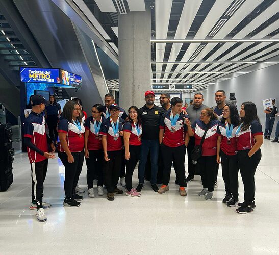 Featured image for “Tiradores panameños son recibidos con honores en Aeropuerto de Tocumen”