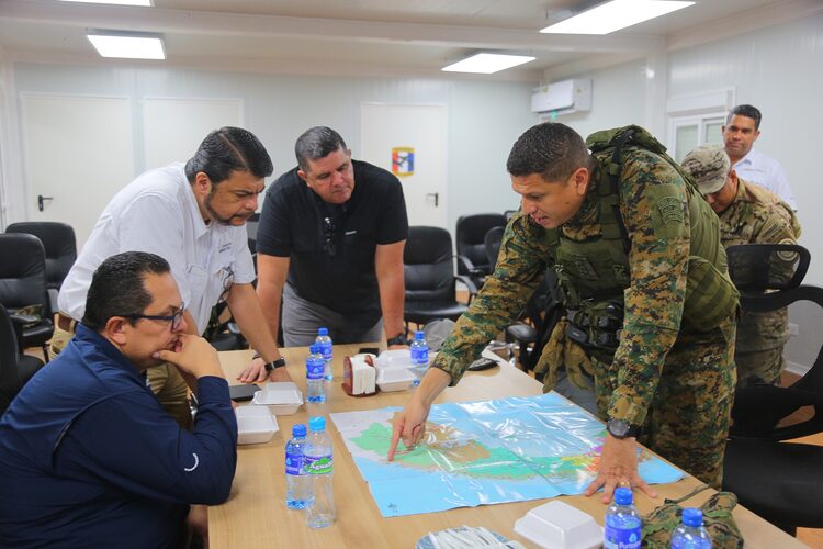 Noticia Radio Panamá | Ministros de Seguridad de Panamá y Costa Rica en Darién avanzan en busca de soluciones a la migración irregular