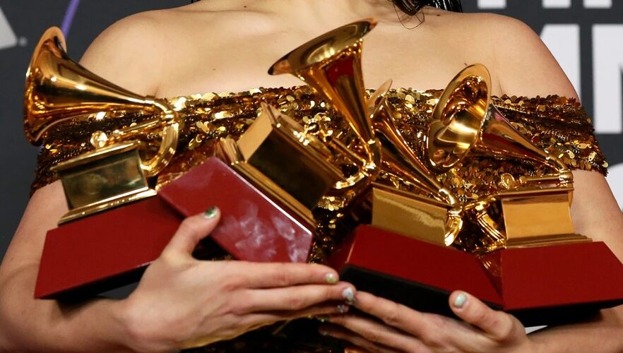 Featured image for “Shakira, Peso Pluma y Eslabón Armado se disputarán la Canción del Año del Latin Grammy”
