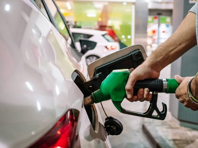 Featured image for “Cambian los precios del combustible, sube el diésel  y disminuye la gasolina”
