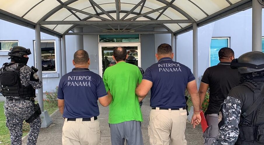 Noticia Radio Panamá | Panamá extradita a tres personas requeridas por droga, asesinato y violación