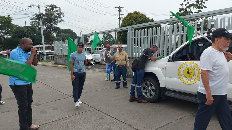 “Miembros de SITIESPA realizan protesta y se toman centro de trabajo de ENSA ubicado en Cerro Viento.”