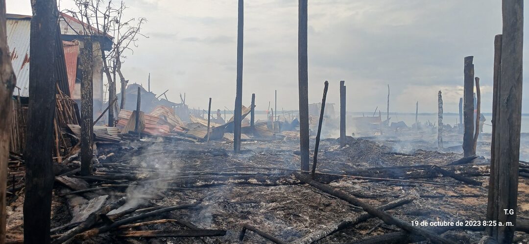 Featured image for “Gobierno Nacional atiende a damnificados por el incendio en la comunidad de Naranjo Chico”