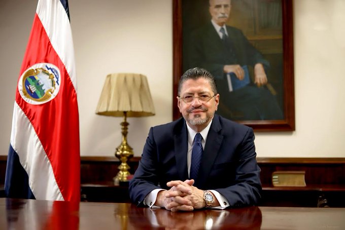 Featured image for “Presidente de Costa Rica, Rodrigo Chaves, llega a Panamá en visita oficial”