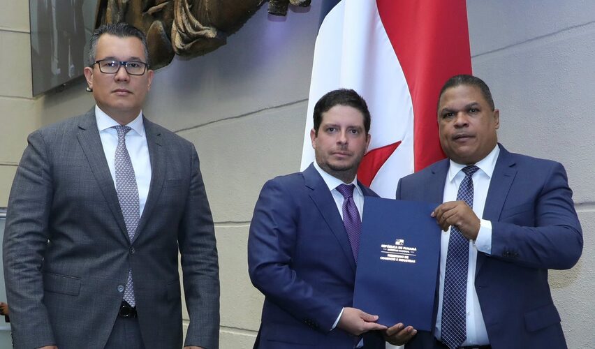 Featured image for “Ministro de Comercio e Industrias presentó ante la Asamblea, modificaciones al proyecto del contrato minero”