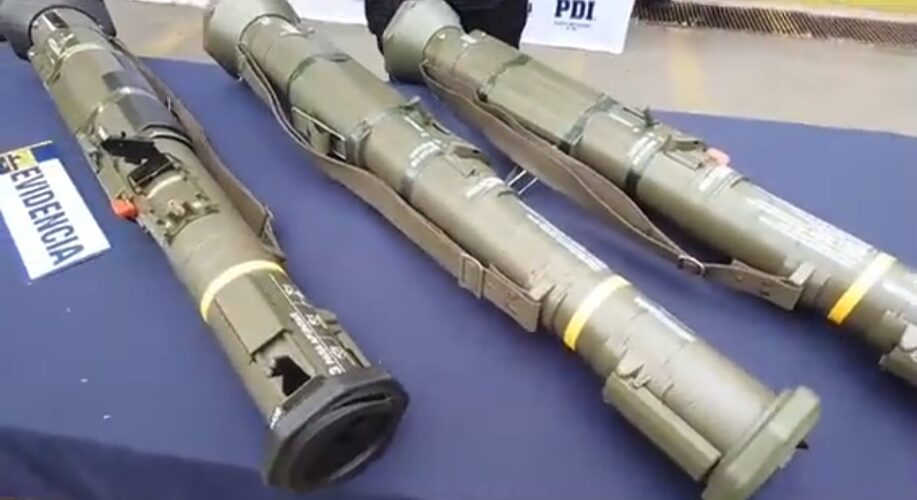 Featured image for “Arrestan a cuatro militares chilenos por vender lanzacohetes y otras armas en facebook”
