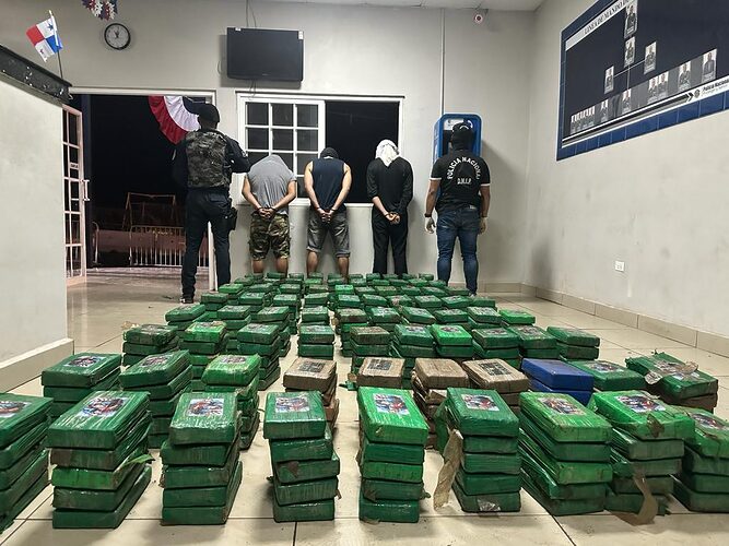 Featured image for “Cuatro aprehendidos y el decomiso de más de 500 paquetes de droga en Panamá Oeste”