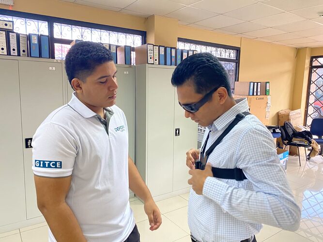 Noticia Radio Panamá | Estudiante de la UTP presenta dispositivo para personas con discapacidad visual