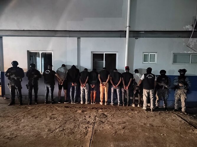 Featured image for “Aprehenden a ocho personas con las manos en la masa, querían robar en San Miguelito”