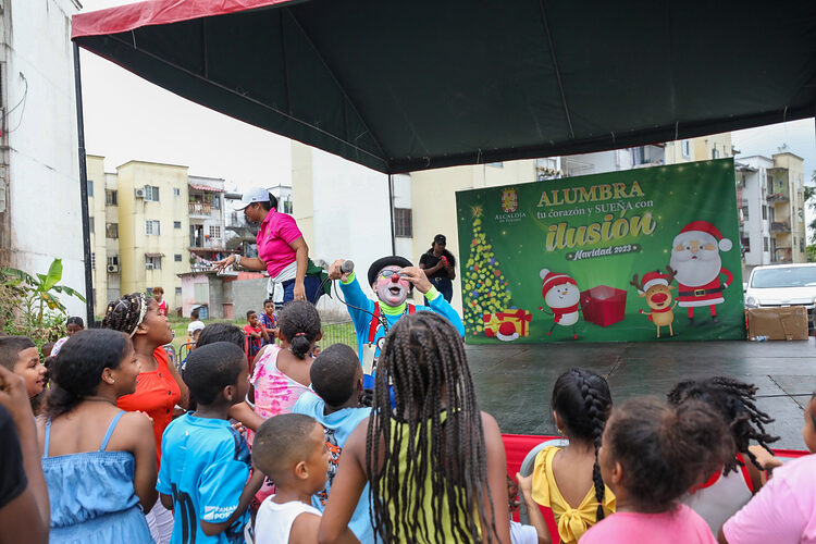 Featured image for “Más de un centenar de niños de Curundú disfrutaron de actividad navideña de la Alcaldía de Panamá”