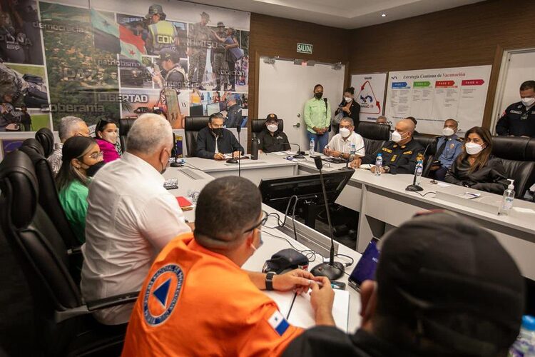 Featured image for “Presidente Cortizo encabeza reunión de coordinación en el Centro de Operación Nacional”