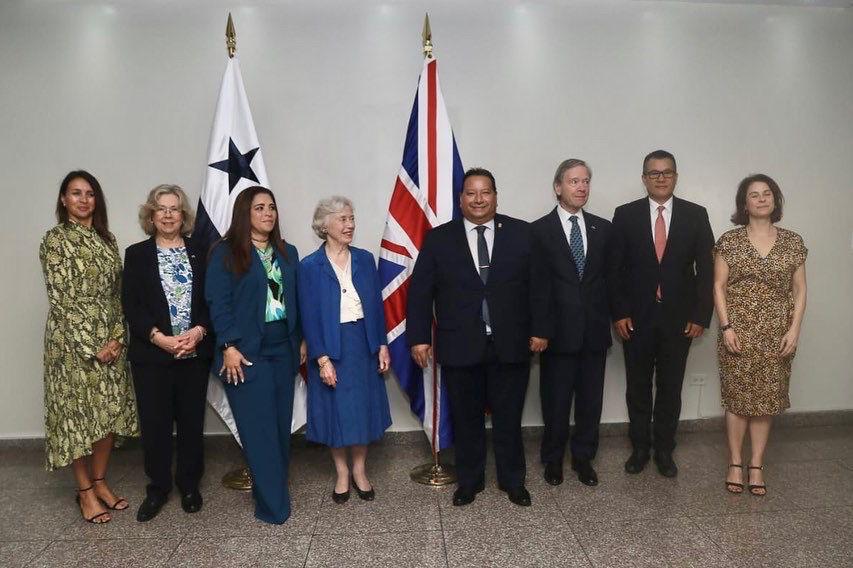 Featured image for “Miembros de la Unión Interparlamentaria visitan la Comisión de Relaciones”