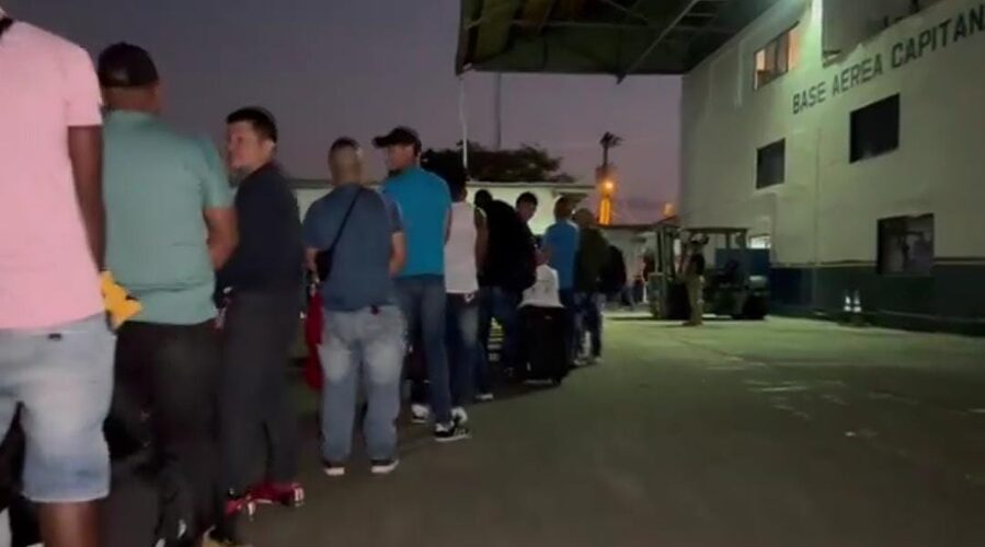 Noticia Radio Panamá | Deportan a 30 colombianos por representar un riesgo para la seguridad del país