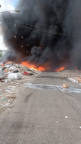Noticia Radio Panamá | Bomberos confinan el incendio en el área de reciclaje del Relleno Sanitario de Cerro Patacón