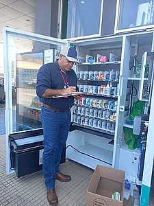 “MINSA decomisa medicamentos a la venta en máquina expendedora en Chitré”
