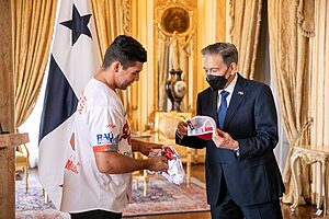 “Presidente Cortizo recibió a la novena de Coclé campeones del Béisbol Juvenil”