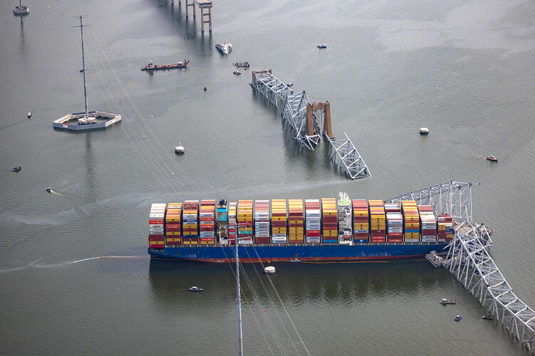 Featured image for “Barco carguero derrumba el principal puente de Baltimore”
