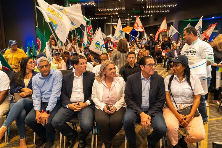 “Activistas, dirigentes y candidatos de CD, RM, Alianza y PAIS anuncian apoyo a Martín Torrijos”