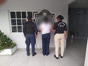 “La Policía aprehende a ex funcionaria de la caja de ahorros por delitos financieros”