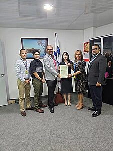 Noticias Radio Panamá | “Entregan certificación de cumplimiento a laboratorio por las Buenas Prácticas de Farmacovigilancia”