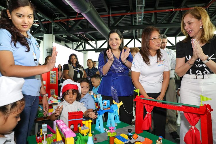 “Inauguran la primera exposición de proyectos STEAM con niños y niñas de los Centros de Atención Integral a la Primera Infancia”