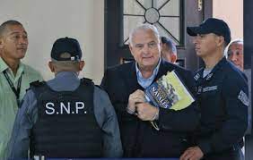 Noticia Radio Panamá | Emiten orden de captura a expresidente Martinelli