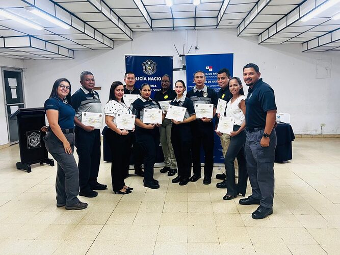 Noticia Radio Panamá | “Docentes de reciben certificado de participación en curso de instructores”