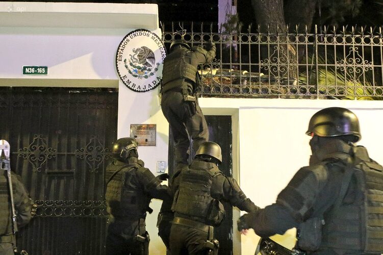 “México rompe relaciones diplomáticas con Ecuador tras irrupción de la policía en su embajada en Quito”