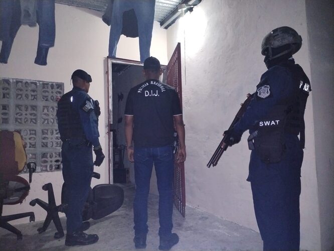 Noticia Radio Panamá | “Realizan 20 allanamientos en Colón, aprendiendo a 18 personas”