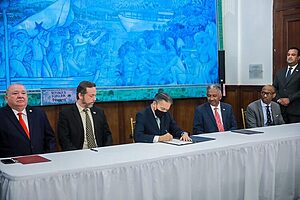 Noticias Radio Panamá | “Gobierno lanza estrategia país para el desarrollo e impulso de la actividad microelectrónica y de semiconductores”