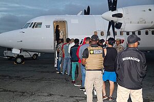 “Sacan de Panamá a más de 900 personas por récord criminal”
