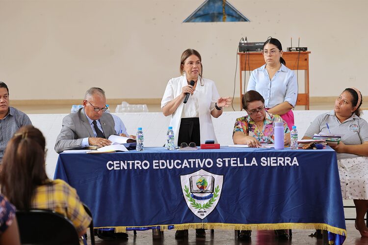 Featured image for “MEDUCA presenta respuestas a dos escuelas en Panamá Oeste”
