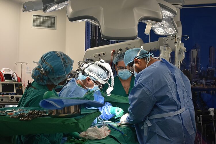 Featured image for “Extirpan con éxito dos tumores cardíacos simultáneamente en Ciudad de la Salud”