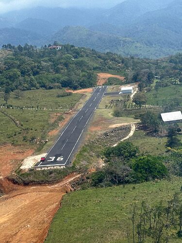 Noticia Radio Panamá | Adjudican contrato para rehabilitar y dar mantenimiento a pista en Aeropuerto Internacional de Tocumen