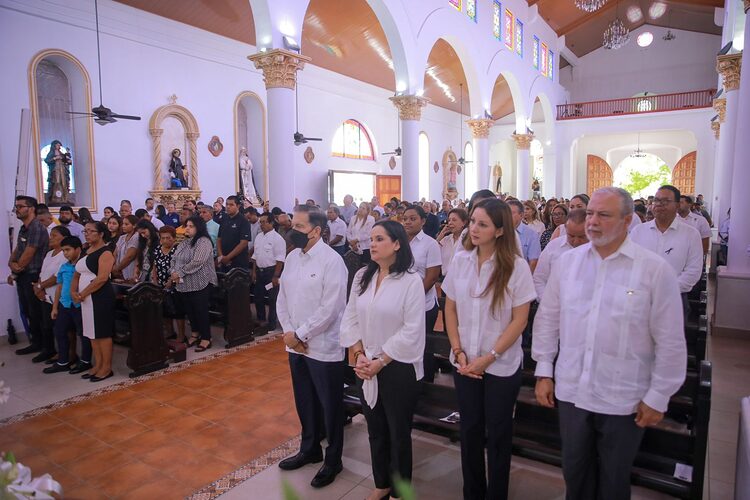 “Presidente Cortizo Cohen participa en misa en honor de colaboradores del Mides fallecidos”