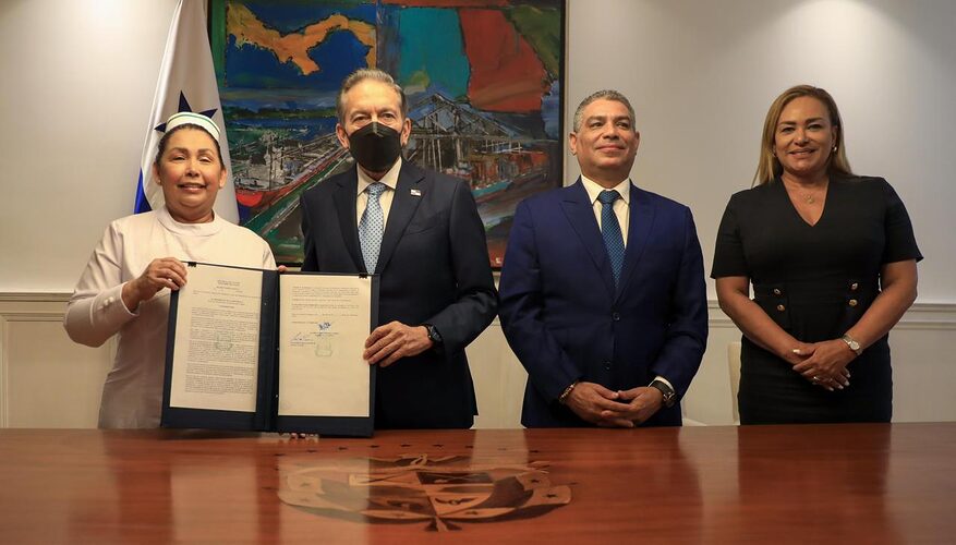 Featured image for “Presidente Cortizo firma Decreto Ejecutivo que crea la Dirección Nacional de Enfermería”