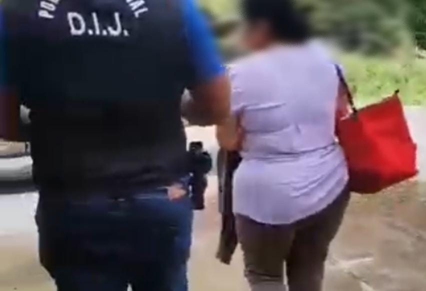 Featured image for “Dos funcionarias de Meduca son detenidas por cobrar para asignar vacantes de nombramientos”